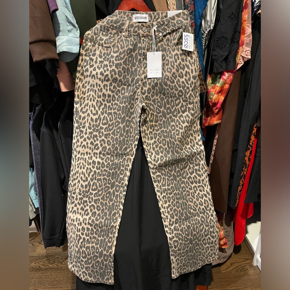 NWT Viral Disclosure Leopard print jeans size 7 waist 28